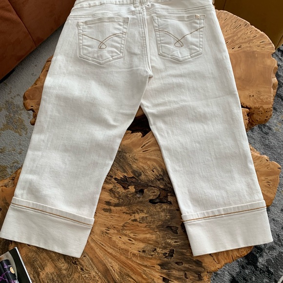 Off white Capri - Picture 3 of 3